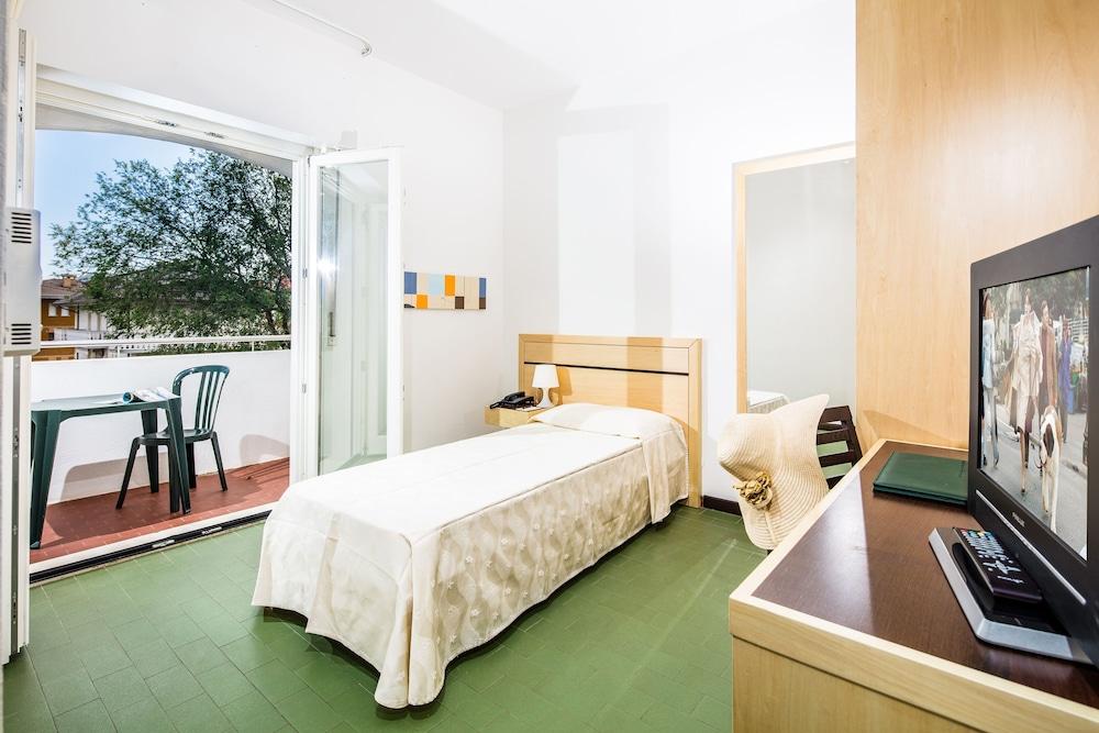 Hotel La Pergola Λινιάνο Σαμπιαντόρο Εξωτερικό φωτογραφία